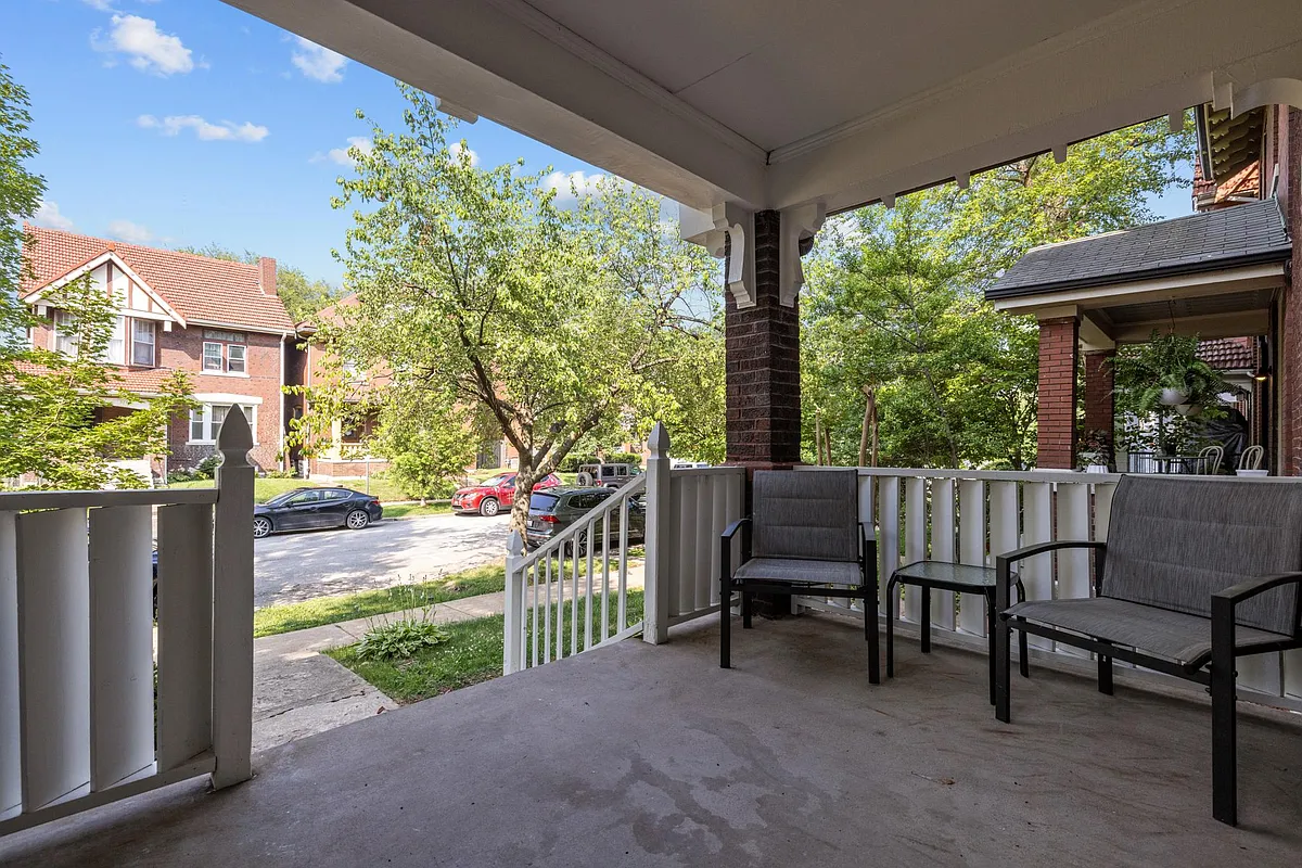 Building Photo - 5760 Degiverville Ave