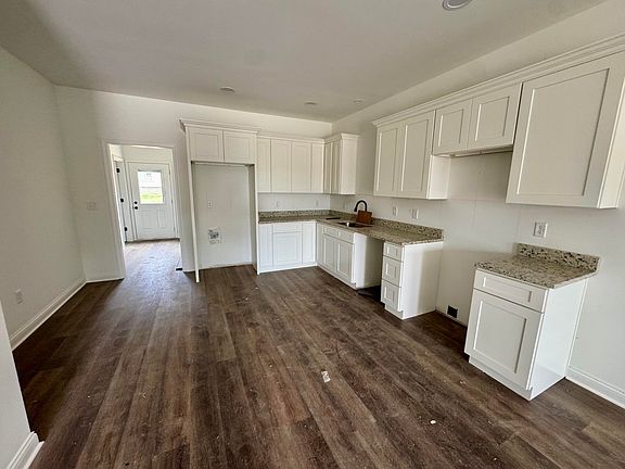 5th image of 836 Ridgewood Dr #6