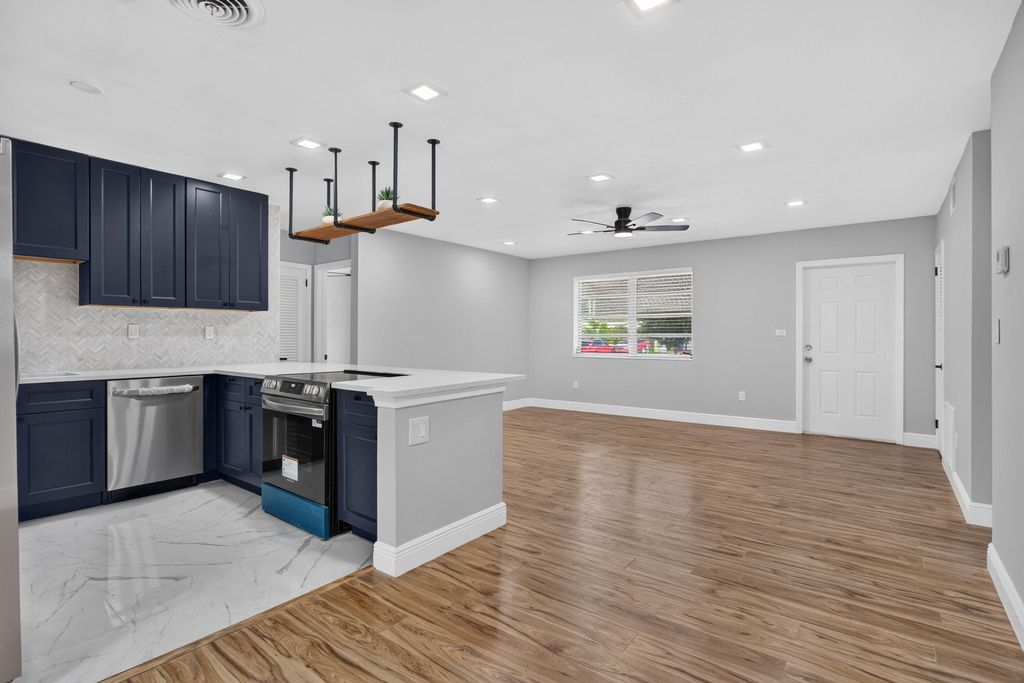 1624 NE 31ST Court, photo 5