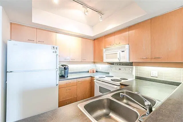 3 bed, 1031 sqft, $3,000 — Photo 4
