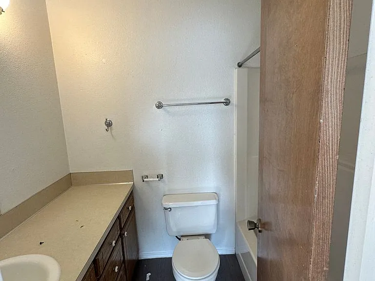 313 Innsdale Ter — Photo 10
