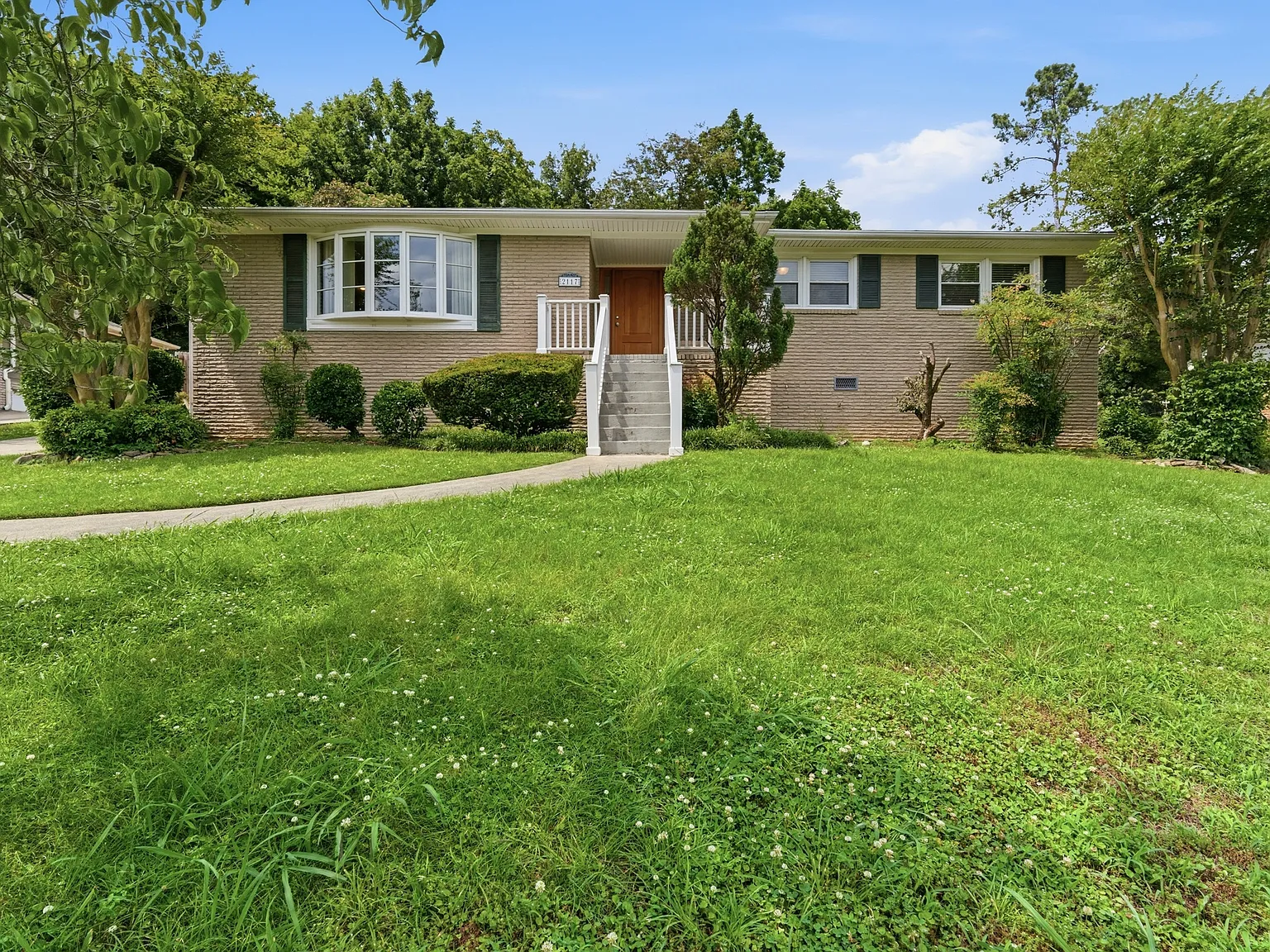 3 bed, 2461 sqft, $2,500 — Photo 2