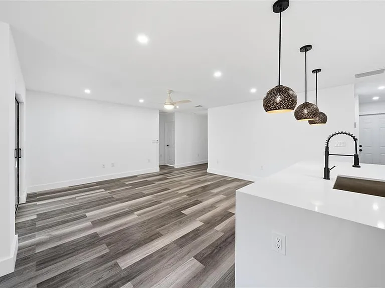 15468 Chamberlain Blvd — Photo 5