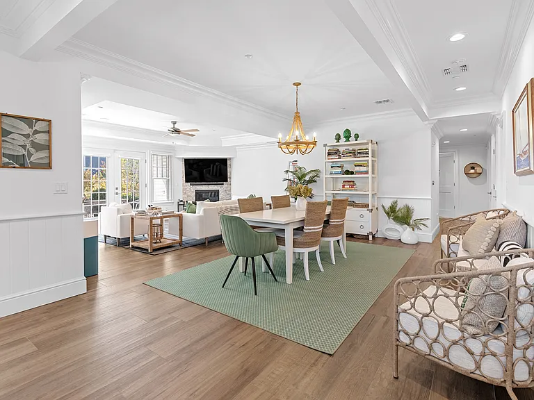 25 Village Green Dr — Photo 3