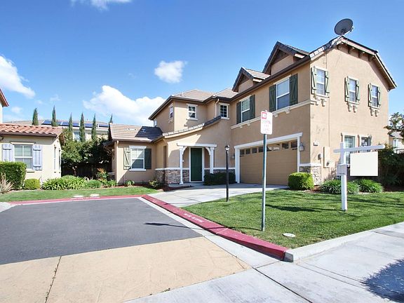 4th image of 586 Alvord Oak Ln