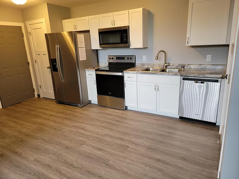 400 4th Ave SW #1 — Photo 4