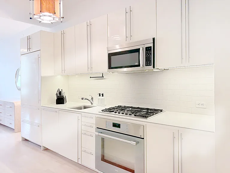 650 6th Ave #5J — Photo 9