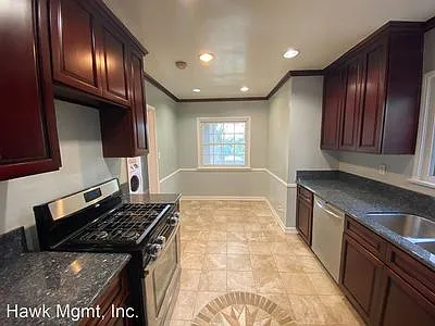 3 bed, 1691 sqft, $6,749 — Photo 4
