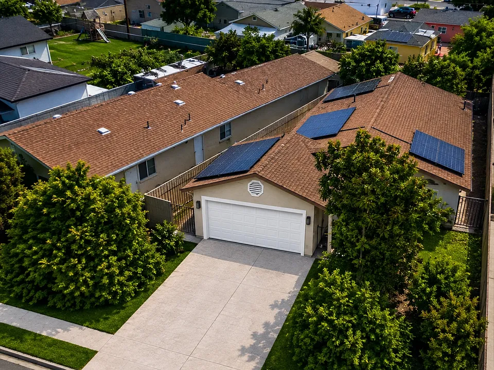 4441 Los Serranos Blvd