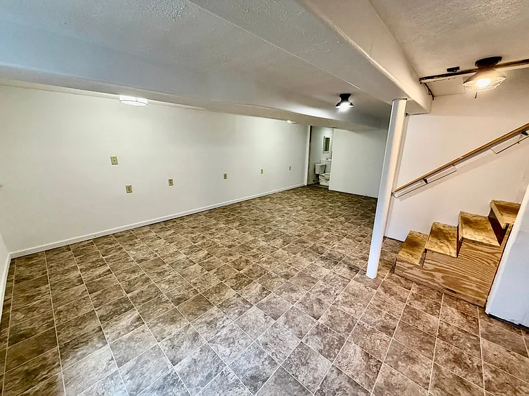 503 E Empire St — Photo 10