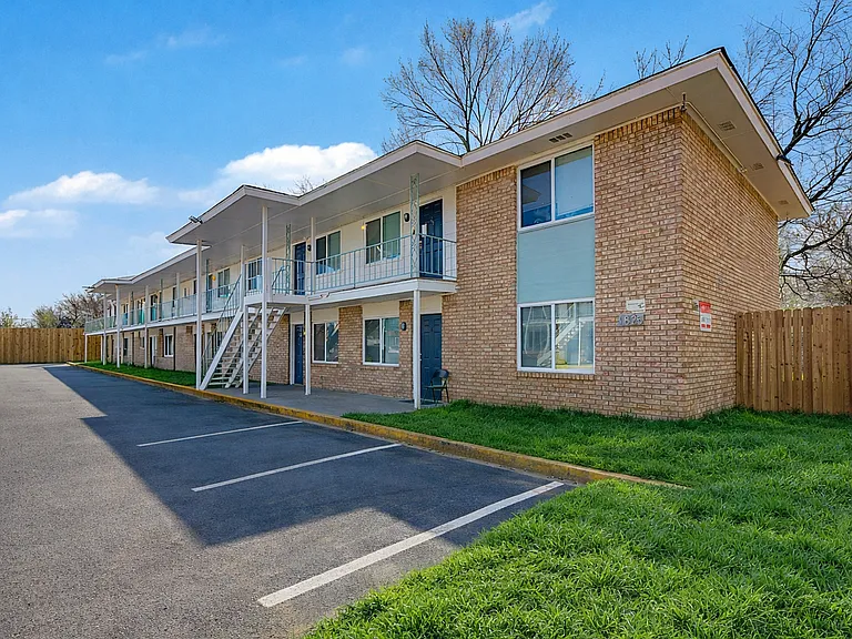 Evanston Apartments — Photo 22