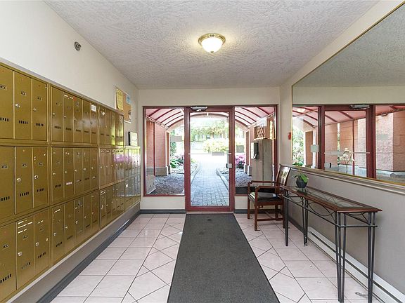 4th image of 545 Manchester Rd #409