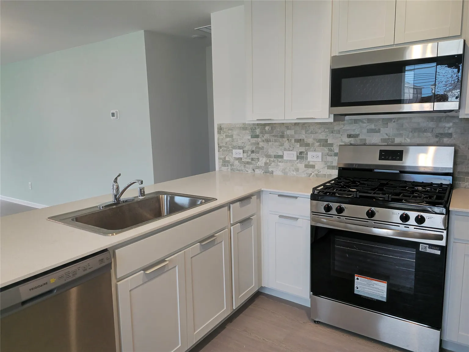 4 bed, 2.0 bath, 1630 sqft, $1,900 — Photo 4