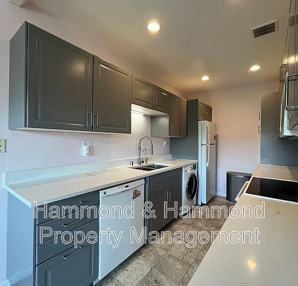 5400 Newcastle Ave #43 — Photo 4
