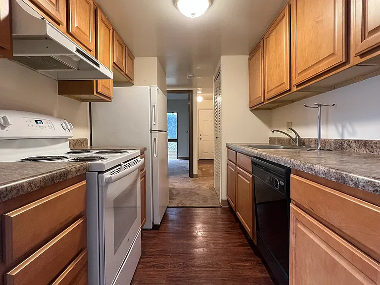 Maiden Square Apartments — Photo 6