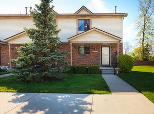 25991 New Forest Ct, Chesterfield, MI 48051