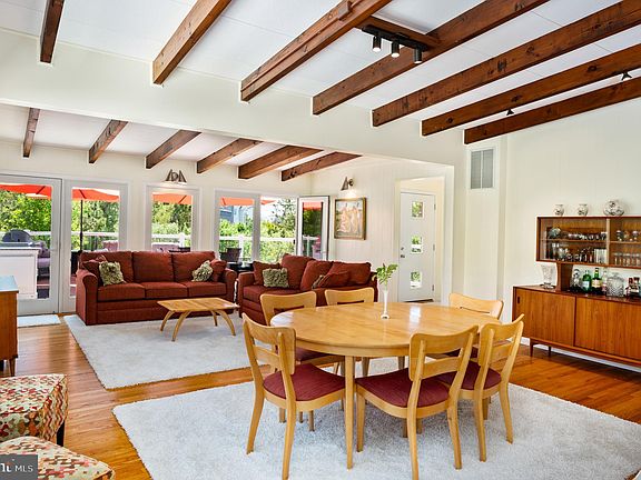 5th image of 153 Long Beach Blvd #B