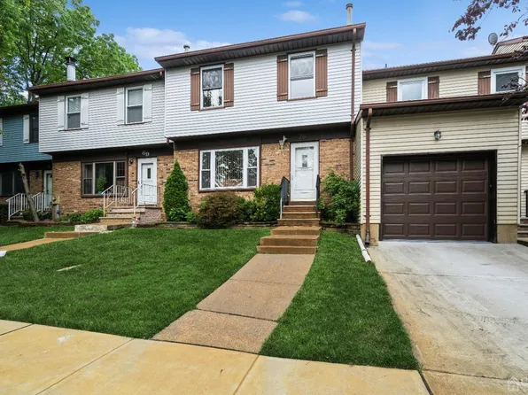 70 Corona Ct, Old Bridge, NJ 08857