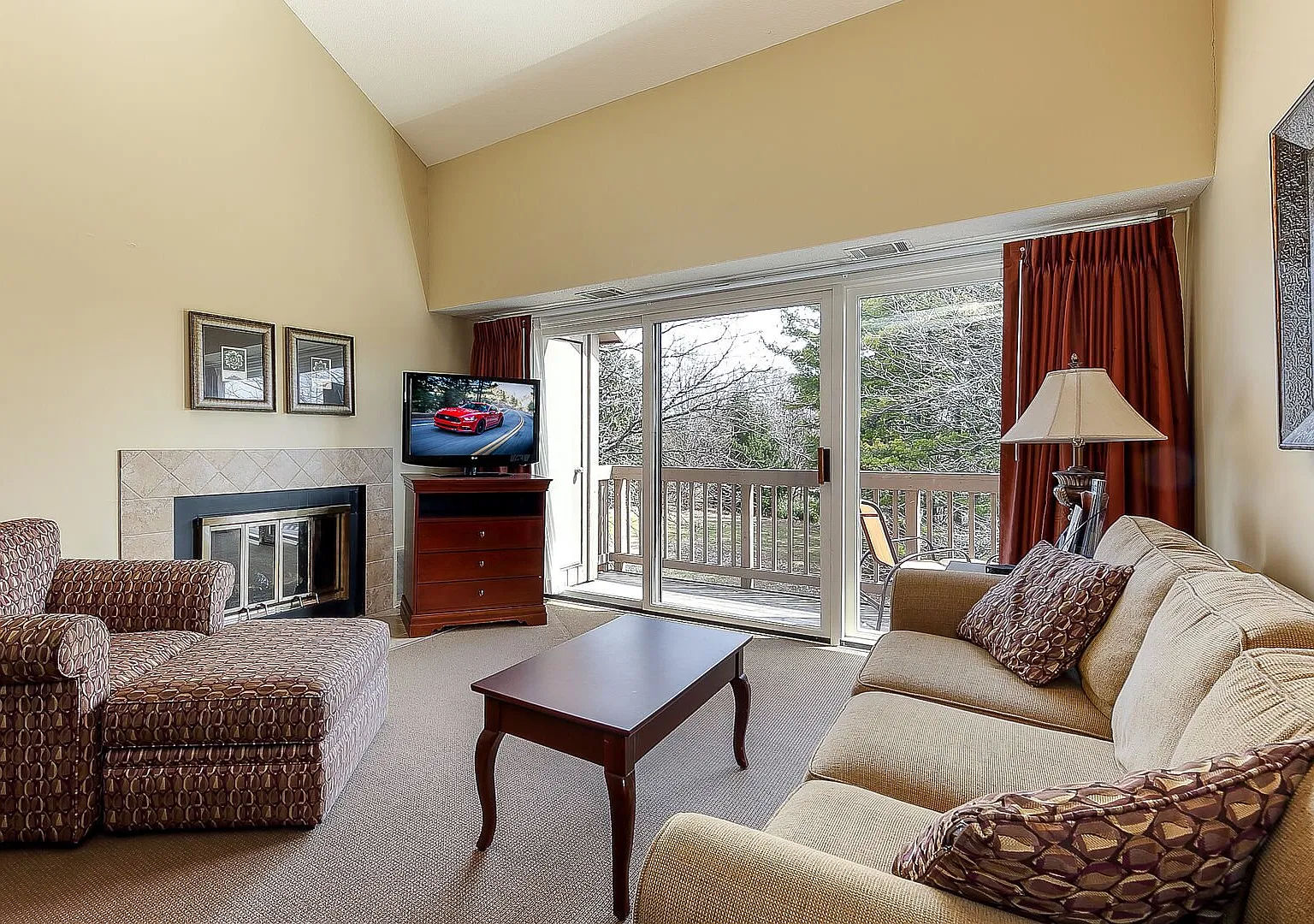 2 bed, 1400 sqft, $1,600 — Photo 1