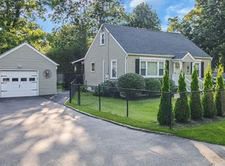 172 Cranberry Dr, Mastic Beach, NY 11951