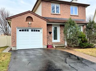 207 Park Grove Dr, Ottawa, ON K1E 2S9