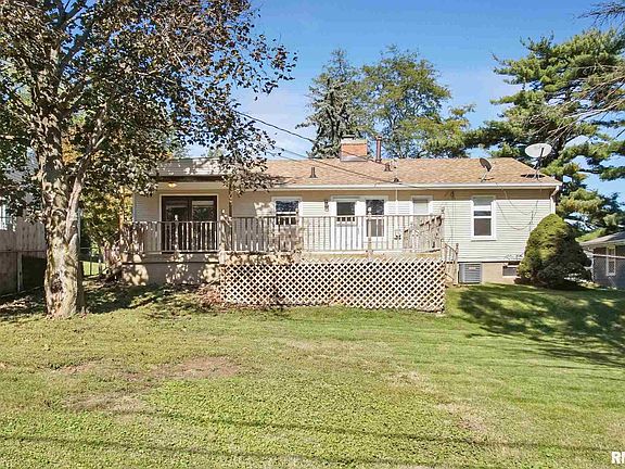 3rd image of 110 W Clara Ave