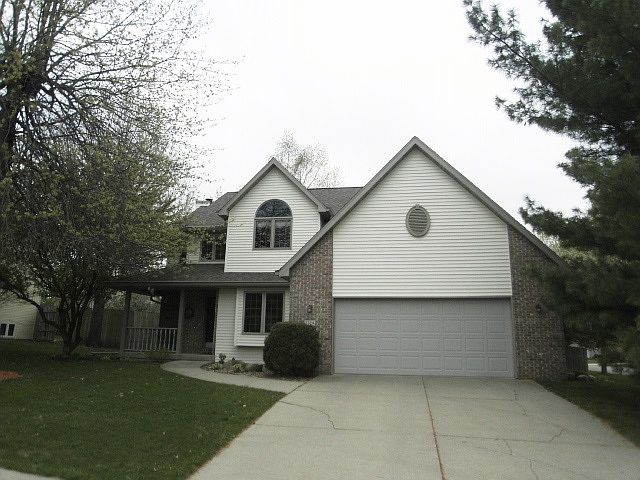 1st image of 2324 Oxford Ln