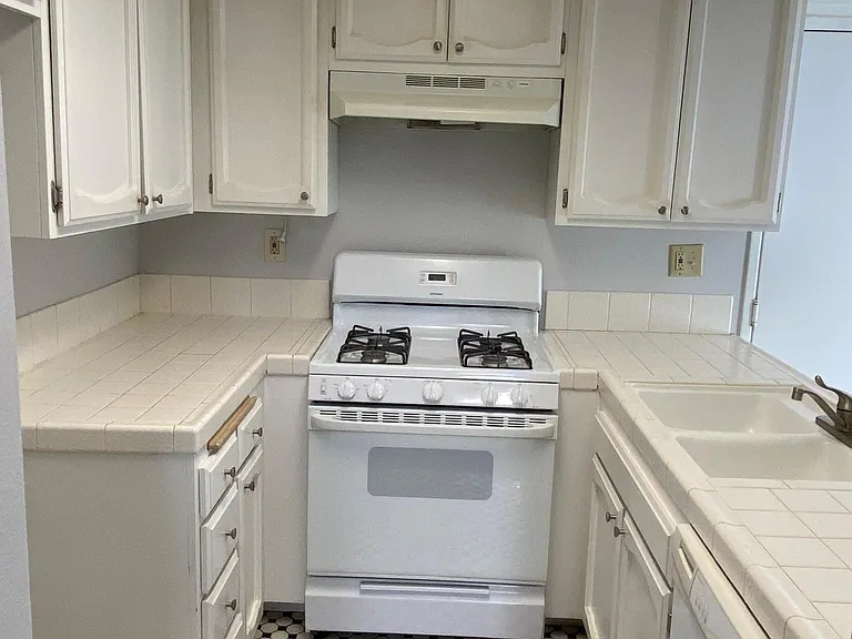 1836 E Avenue J2 — Photo 8