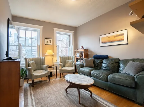 76 Phillips St APT 7, Boston, MA 02114