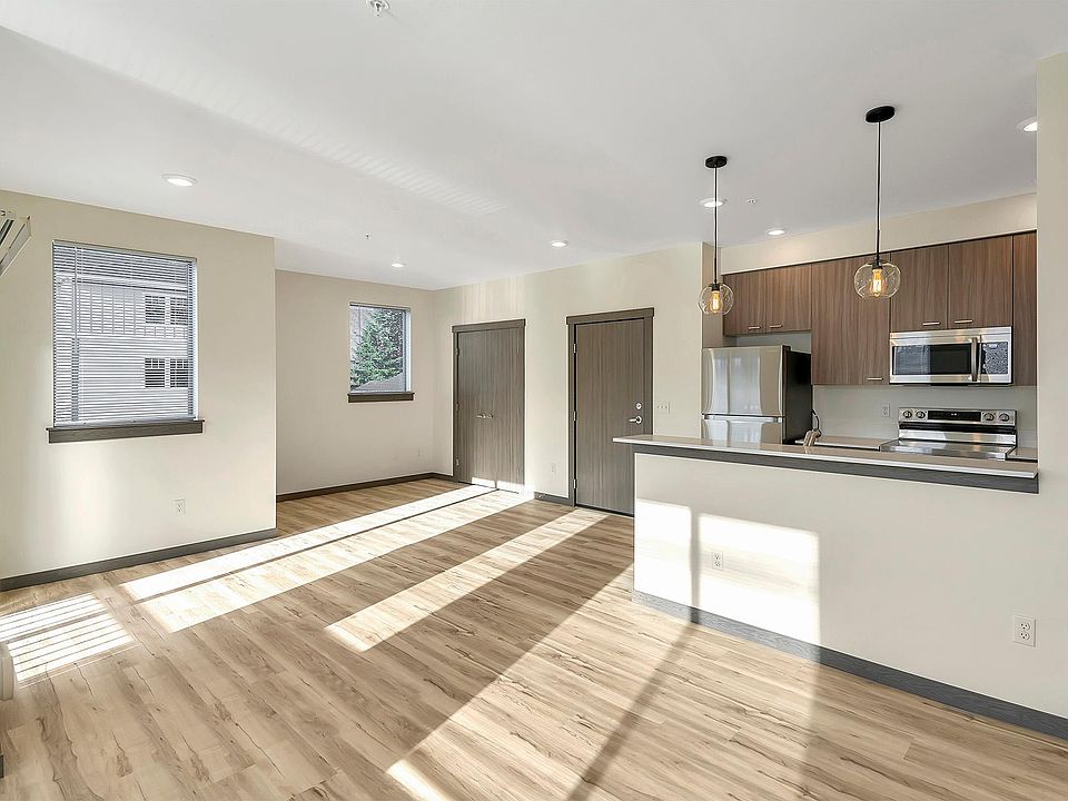 1st image of 13512 97th Ave E Unit 302