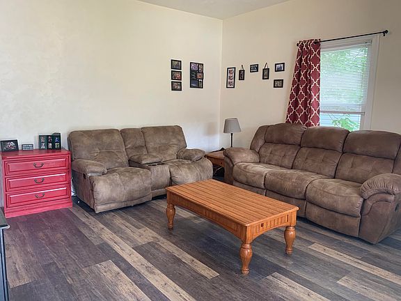 2nd image of 225 Meadow St