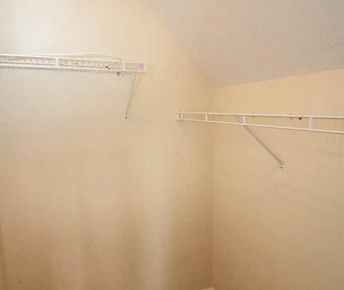 246 Farmington Dr W — Photo 43