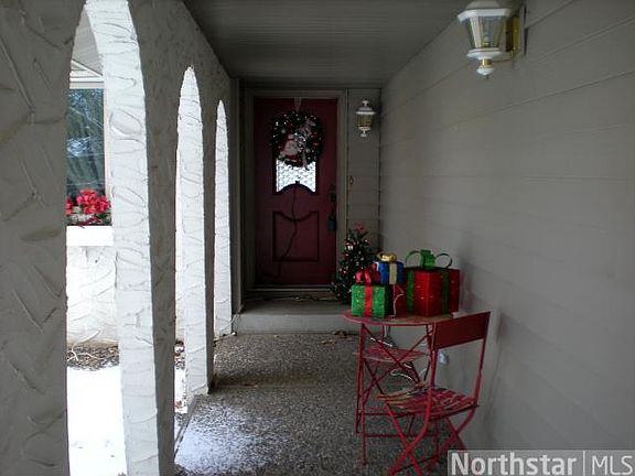 2nd image of 803 Columbus Ave S