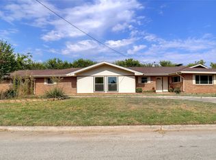900 Roberts St, Bowie, TX 76230