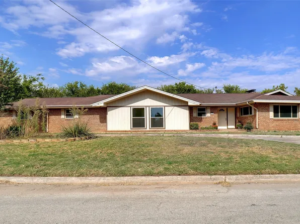 900 Roberts St, Bowie, TX 76230