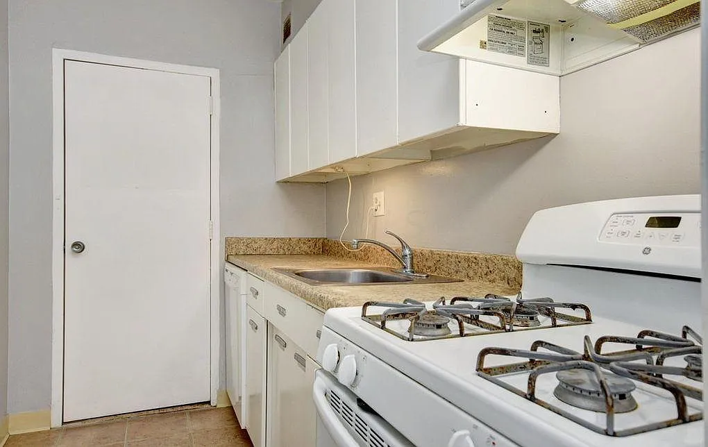 1 bed, 858 sqft, $1,350 — Photo 3