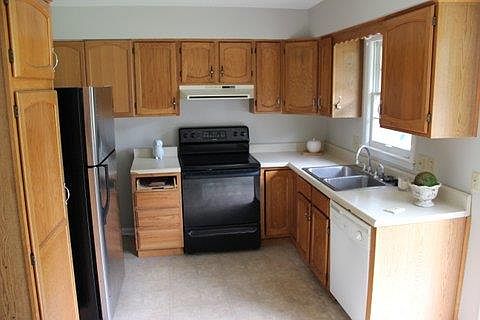 2nd image of 3632 S Leslie St