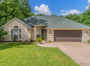 1405 Scotland Ave, Azle, TX 76020