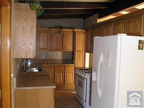 new kitchen w/ granite 