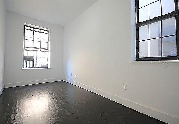 4th image of 304 Throop Ave #3
