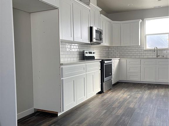 4th image of 4044 Quinn Dr NE