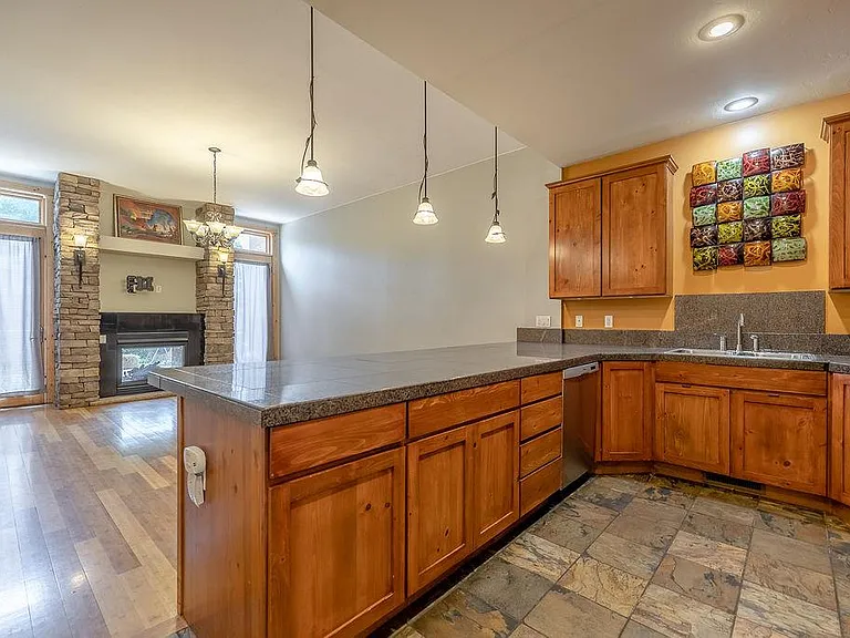 238 Harrison St — Photo 4