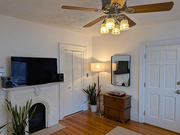 5th image of 82 Gladstone St #1