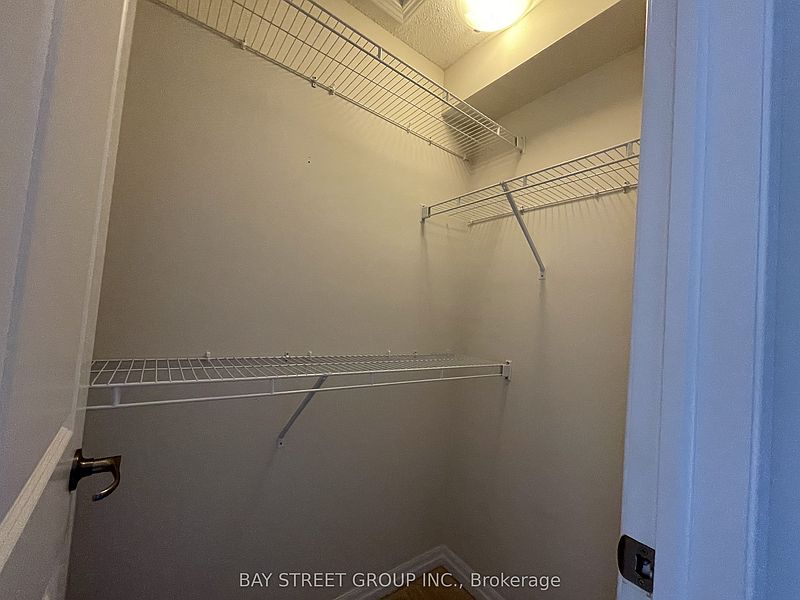 Oakville Townhouse for rent - 4 Bedrooms — photo 15