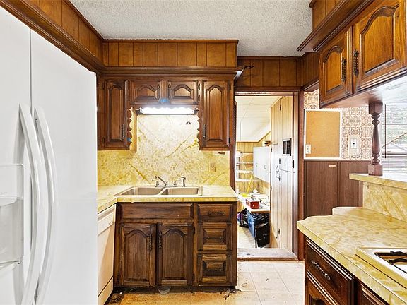 4th image of 2832 Cherrywood Ave