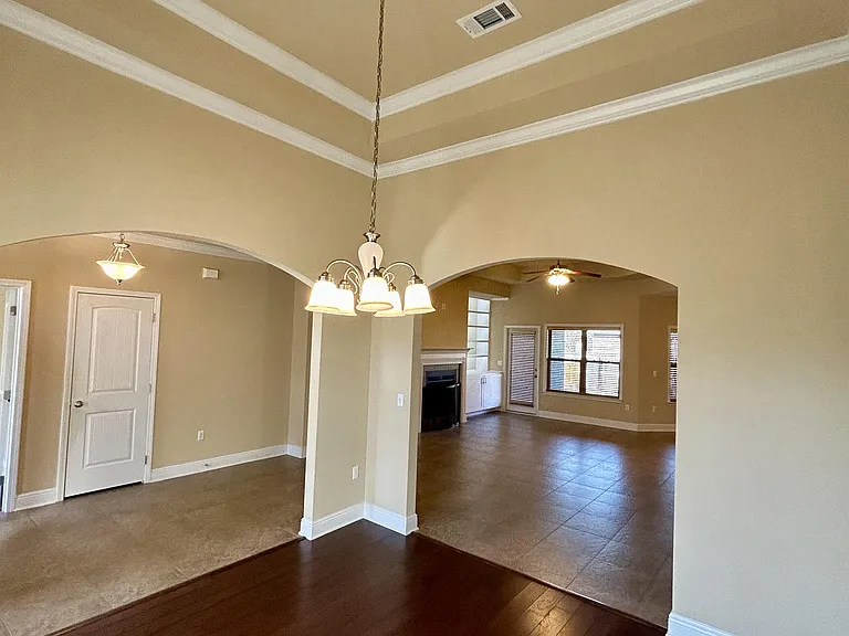 80 S Knightsbridge Ct — Photo 10