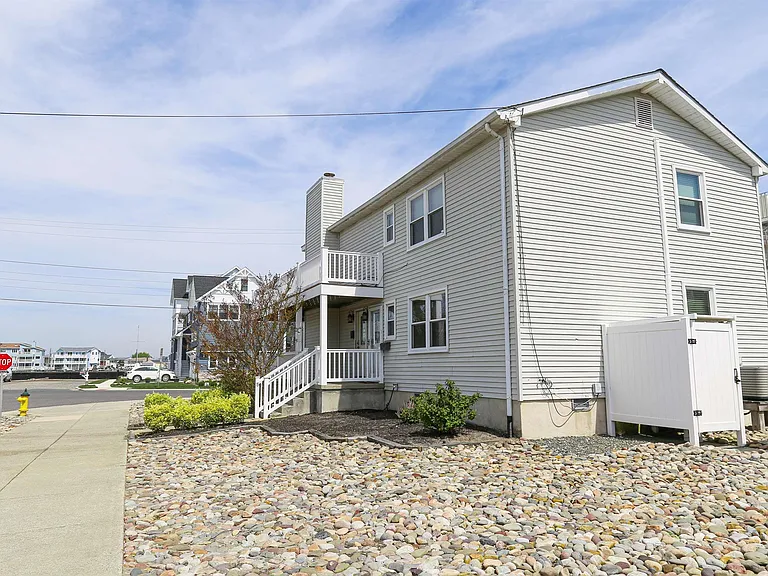 618 Bayshore Ave — Photo 48
