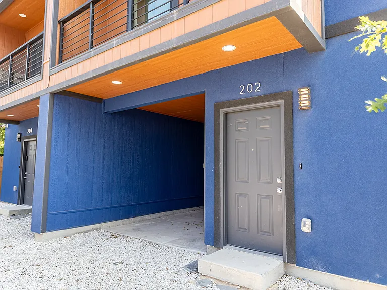 118 Shenandoah St #202 — Photo 3