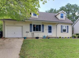 2423 Anchor Dr, Bloomington, IL 61704