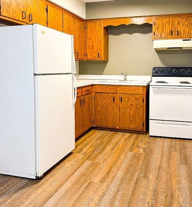 1st image of 438 Independence Ave N #15